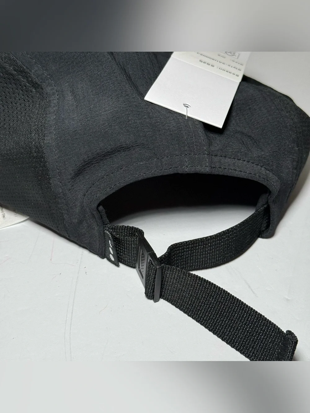 Saucony NWT 5-Panel Running Hat Black Mesh Adjustable Performance Cap Kinarva OS